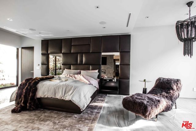 2210 Bowmont Drive, Beverly Hills, CA 90210