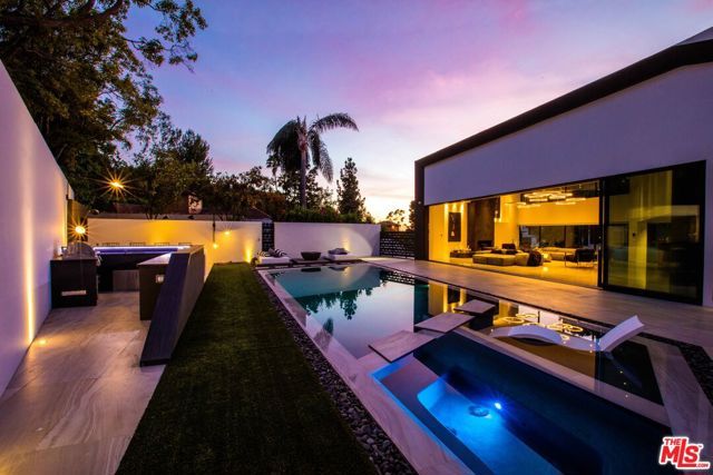 2210 Bowmont Drive, Beverly Hills, CA 90210