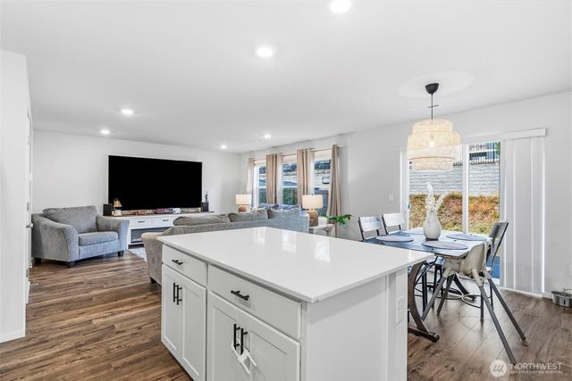 1715 W 14th Street, La Center, WA 98629
