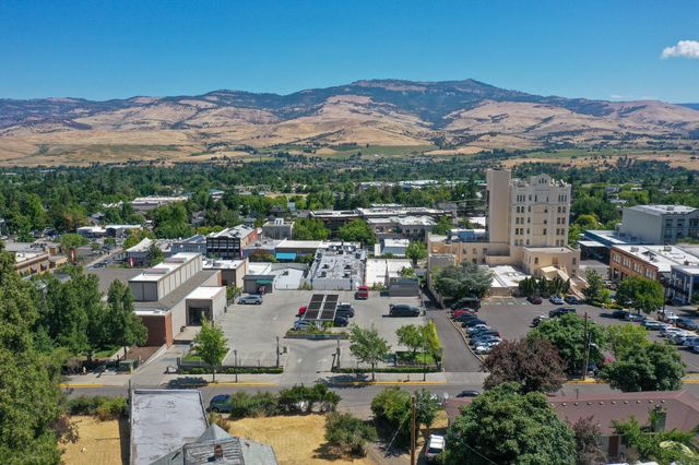 166 Hargadine Street, Ashland, OR 97520