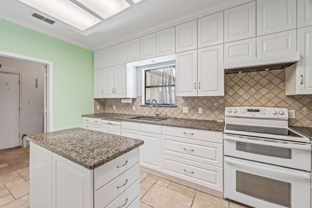 6404 Lansdowne Court, Granbury, TX 76049