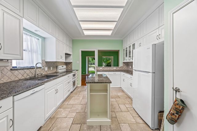 6404 Lansdowne Court, Granbury, TX 76049