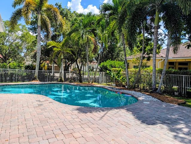 1073 Allamanda Way, Weston, FL 33327