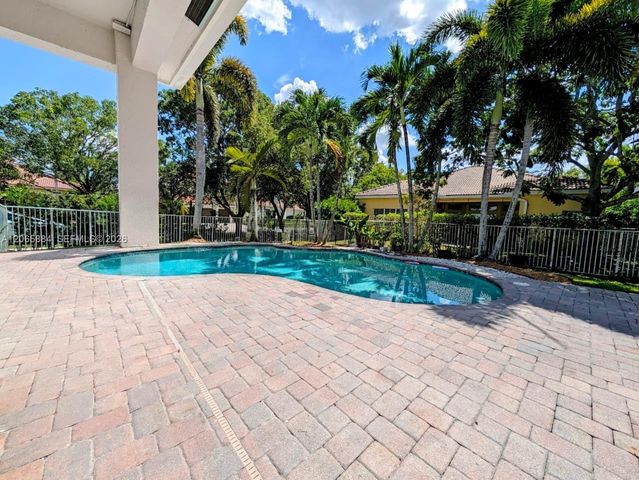 1073 Allamanda Way, Weston, FL 33327