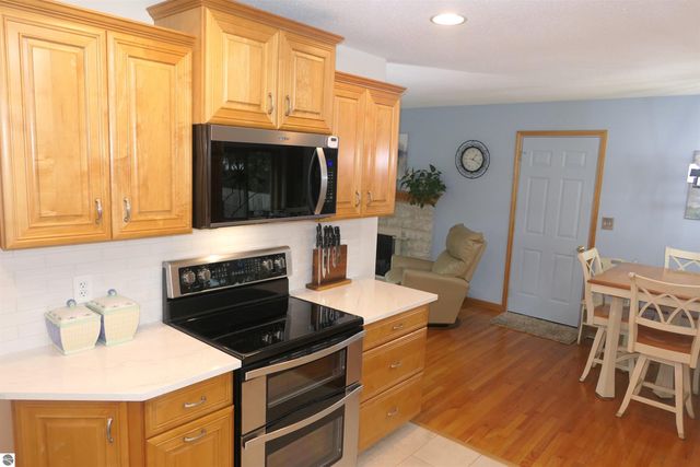 210 Pineview Drive, Alma, MI 48801