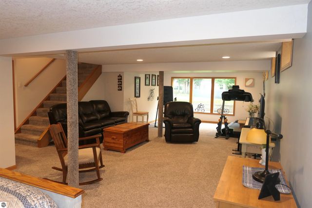 210 Pineview Drive, Alma, MI 48801