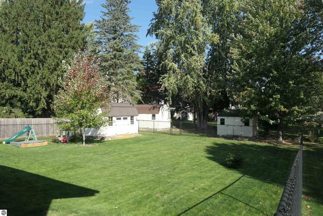 210 Pineview Drive, Alma, MI 48801
