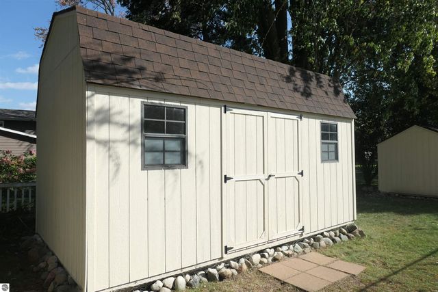 210 Pineview Drive, Alma, MI 48801