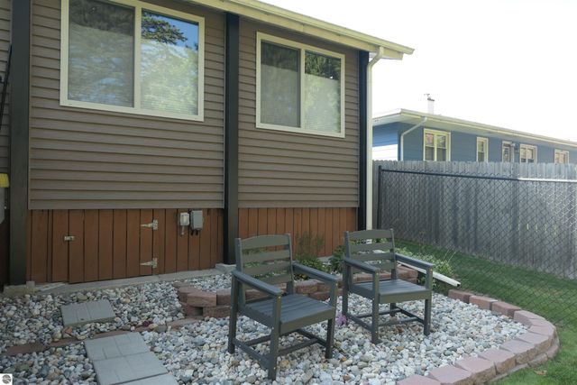 210 Pineview Drive, Alma, MI 48801