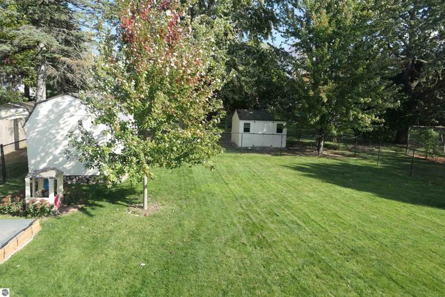 210 Pineview Drive, Alma, MI 48801