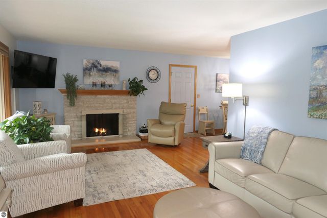 210 Pineview Drive, Alma, MI 48801