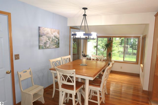 210 Pineview Drive, Alma, MI 48801