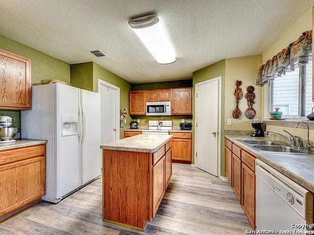 9818 Copper Rose, Converse, TX 78109