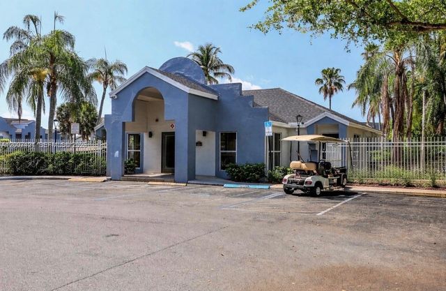 601 SW 113th Way 601, Pembroke Pines, FL 33025