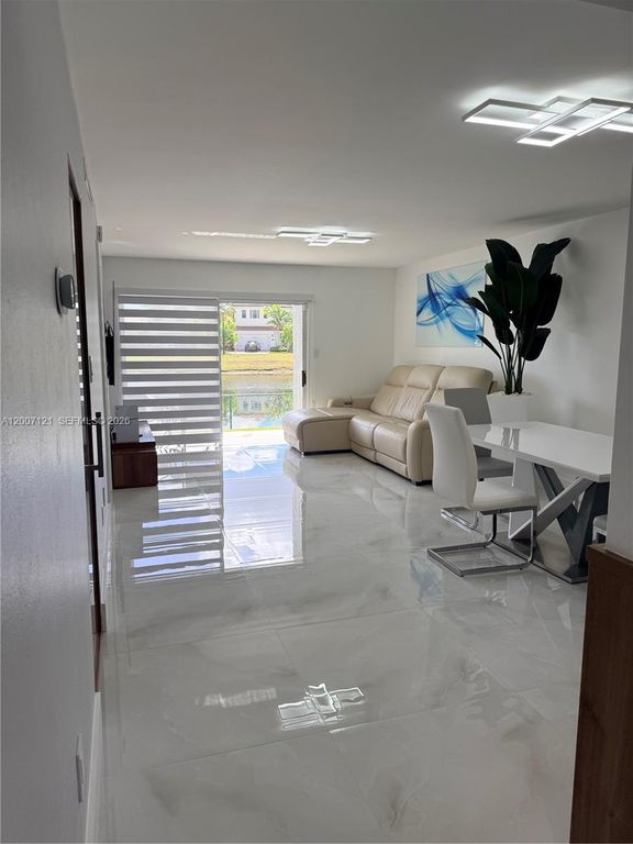 601 SW 113th Way 601, Pembroke Pines, FL 33025