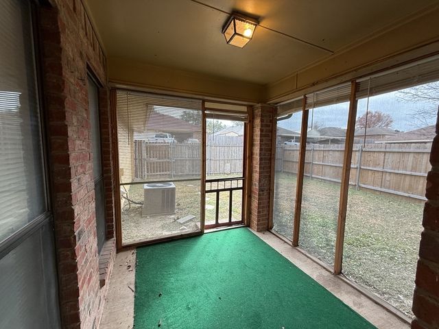 816 Summit Drive, Desoto, TX 75115