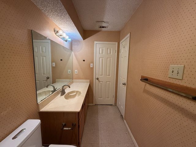 816 Summit Drive, Desoto, TX 75115