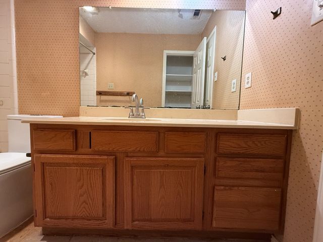 816 Summit Drive, Desoto, TX 75115