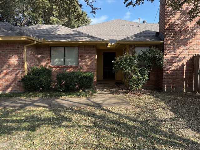 816 Summit Drive, Desoto, TX 75115