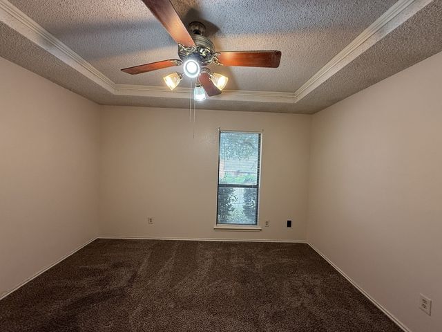 816 Summit Drive, Desoto, TX 75115