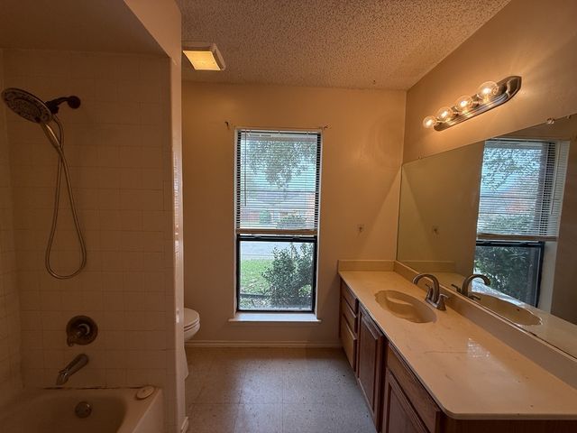 816 Summit Drive, Desoto, TX 75115