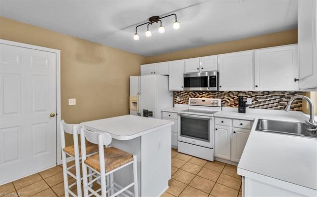 3776 Windstream Way, Jamestown, NC 27282