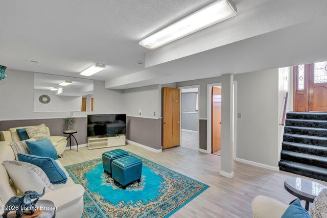 2013 Beech St, Louisville, KY 40210