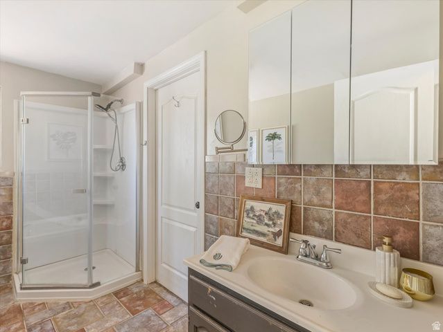 1005 E VIOLET DR, Sandy, UT 84094