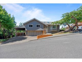 2460 STEPHANIE Ln, North Bend, OR 97459