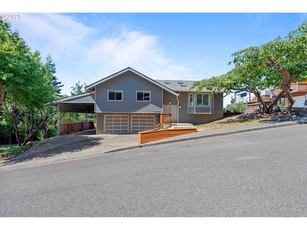 2460 STEPHANIE Ln, North Bend, OR 97459