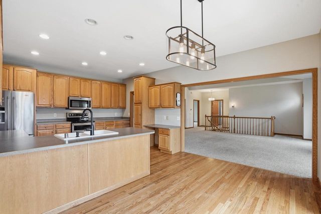 2368 Stonehaven DRIVE, Sun Prairie, WI 53590