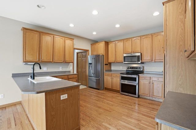 2368 Stonehaven DRIVE, Sun Prairie, WI 53590