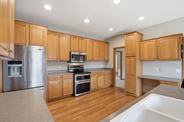 2368 Stonehaven DRIVE, Sun Prairie, WI 53590