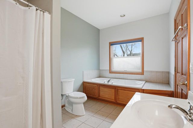 2368 Stonehaven DRIVE, Sun Prairie, WI 53590
