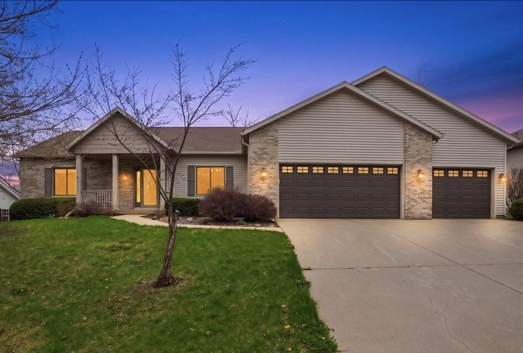 2368 Stonehaven DRIVE, Sun Prairie, WI 53590