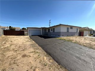 565 S Pampas Ave, Rialto, CA 92376