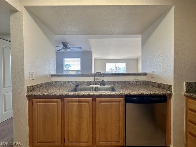 5055 West Hacienda Avenue 2104, Las Vegas, NV 89118