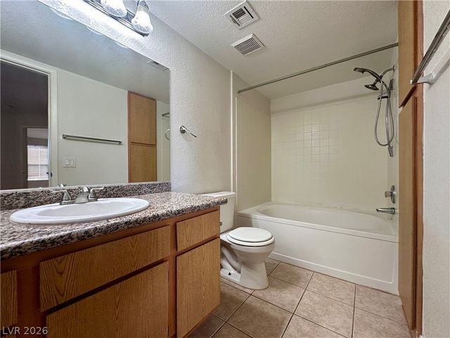 5055 West Hacienda Avenue 2104, Las Vegas, NV 89118