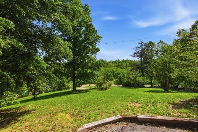 230 E Piney Rd, Dickson, TN 37055