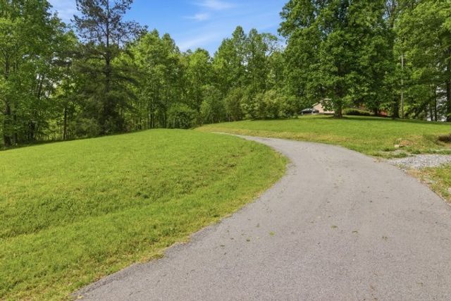 230 E Piney Rd, Dickson, TN 37055