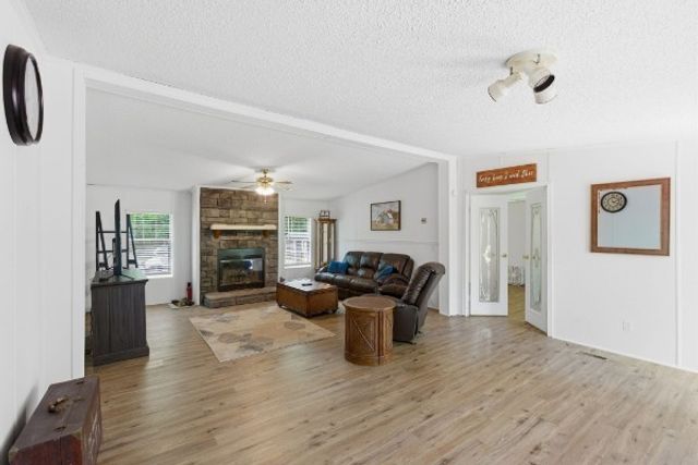 230 E Piney Rd, Dickson, TN 37055