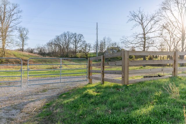 4891 Murfreesboro Rd, Arrington, TN 37014