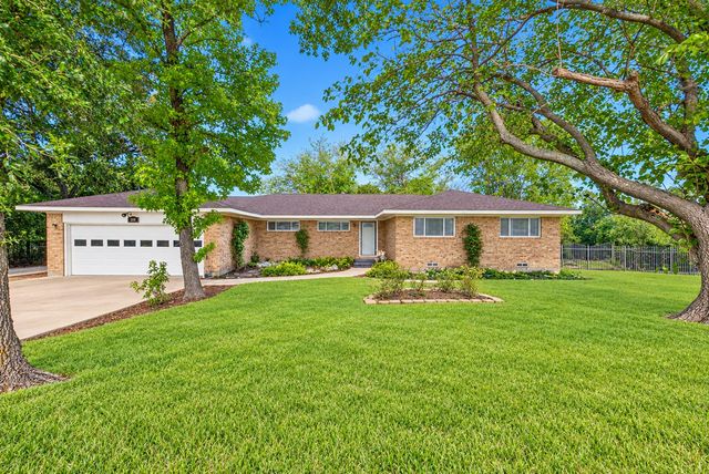 814 S Bois D Arc Street, Forney, TX 75126
