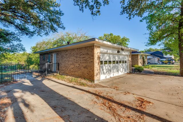 814 S Bois D Arc Street, Forney, TX 75126