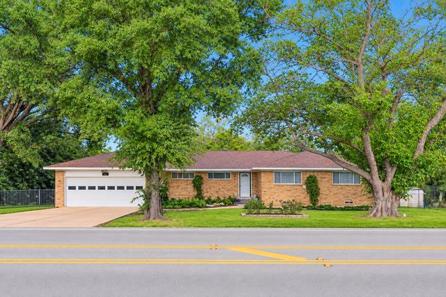 814 S Bois D Arc Street, Forney, TX 75126