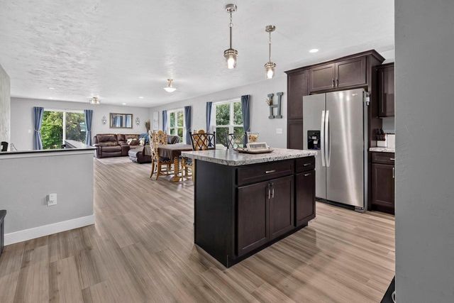 37 ASH GROVE PLACE, Kaukauna, WI 54130