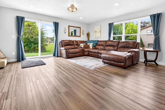 37 ASH GROVE PLACE, Kaukauna, WI 54130