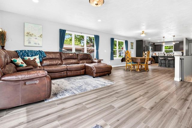 37 ASH GROVE PLACE, Kaukauna, WI 54130