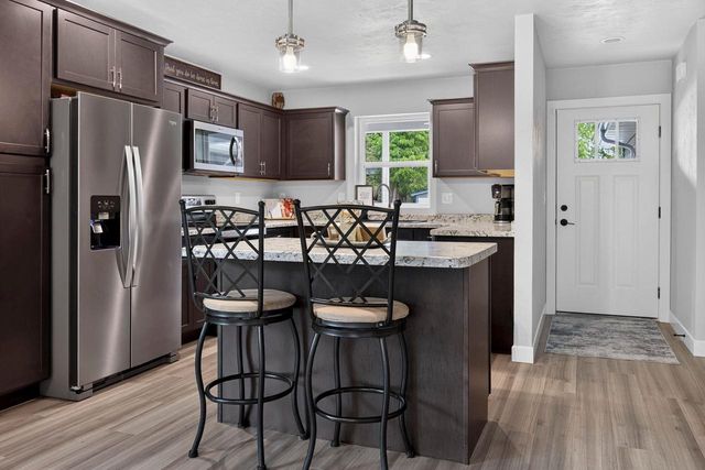 37 ASH GROVE PLACE, Kaukauna, WI 54130
