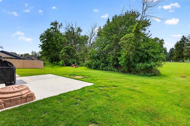 37 ASH GROVE PLACE, Kaukauna, WI 54130